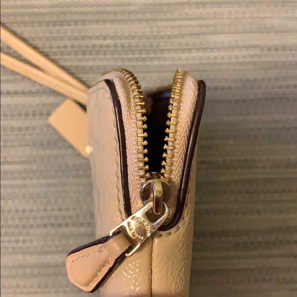 Coach wipeable wristlet - Picture 5 of 8